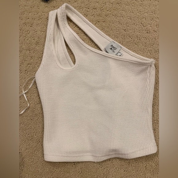 One Should Crop Top Princess Polly - Picture 1 of 1